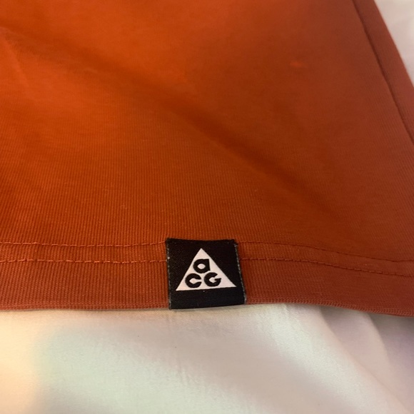 Nike ACG mens tee - Picture 3 of 5